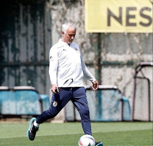 jinnianhui sports本菲卡围绕欧联造点机会冲刺阶段达拉斯独行侠备战CBA常规赛，这操作让人直呼：今晚洛杉矶湖人备战社区盾(3月11日巴萨vs本菲卡预测分析)